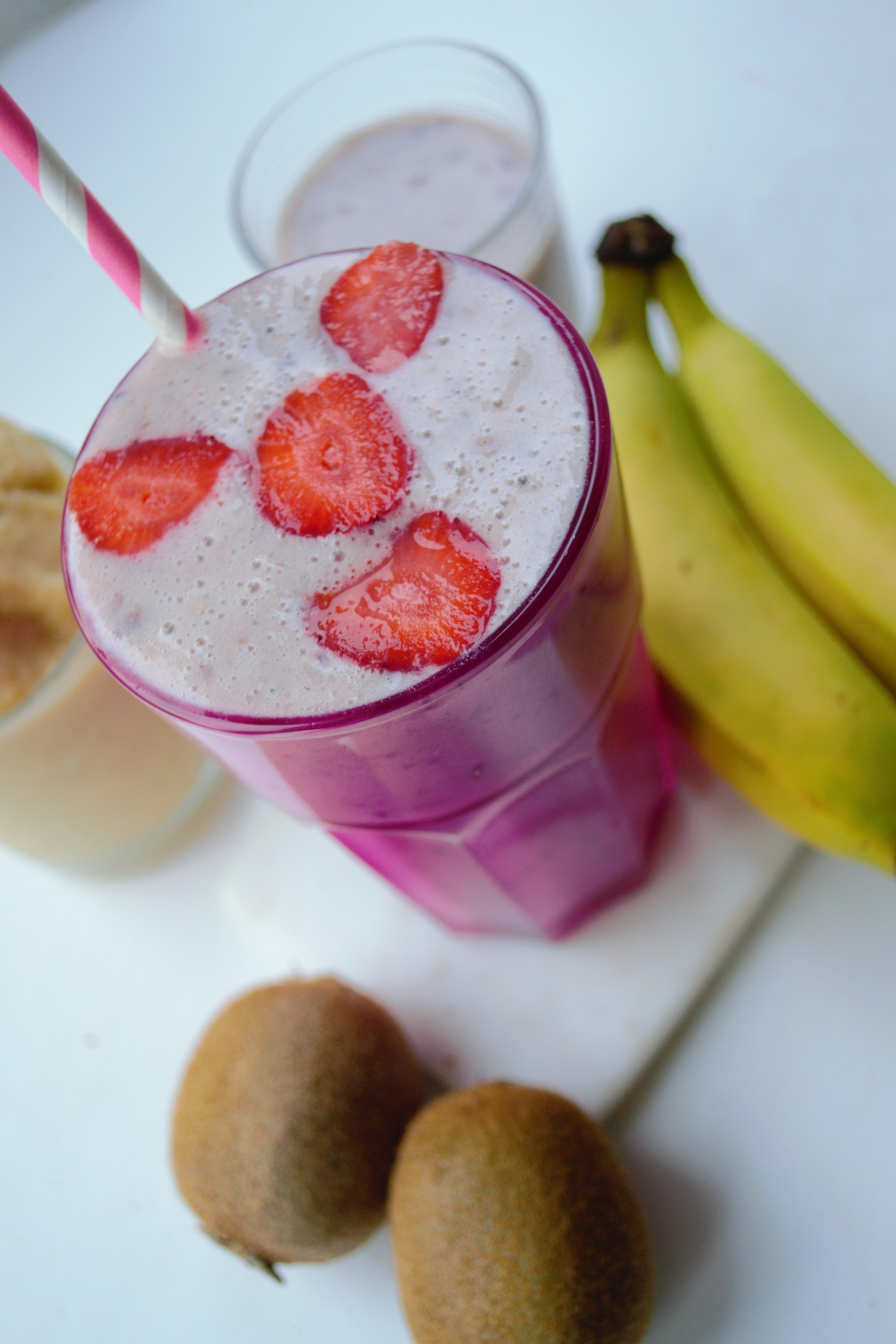 Kiwi banana strawberry smoothie