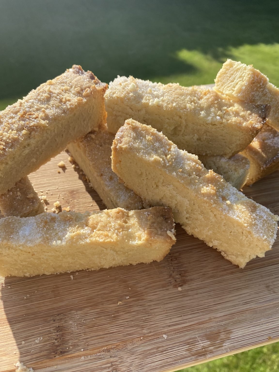 Gluten-Free & Vegan Shortbread Recipe (Buttery & Crumbly) - LiberEat